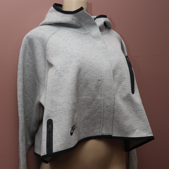 Nike "women's" tech fleece loose fit crop - Picture 2 of 2